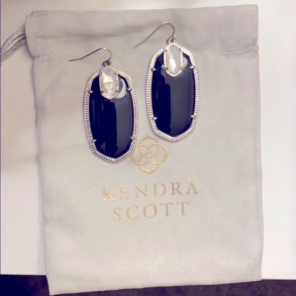 Kendra Scott Emmy Earrings